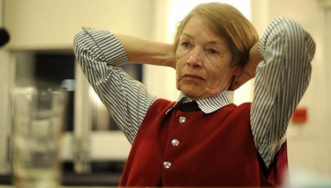 Glenda Jackson is a tremendous King Lear in a flawed production