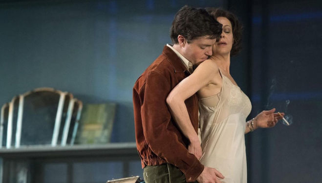 Review: The Deep Blue Sea, National Theatre revival. Photo by Hubert Smith