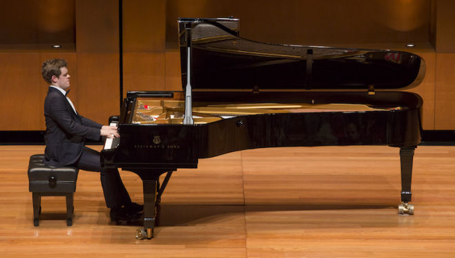 Benjamin Grosvenor plays the much-loved Grieg Piano Concerto. Photo: Juan Diego Castillo