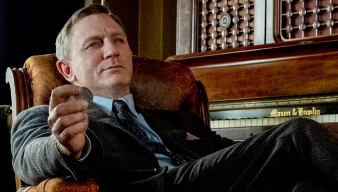 Daniel Craig dazzles in all-star murder mystery 
