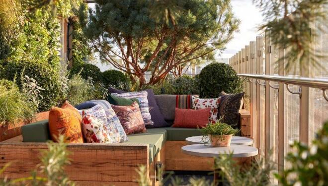 Glamorous gardens for sun-soaked cocktails 
