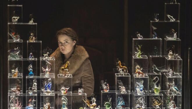 Amy Adams shines in The Glass Menagerie 