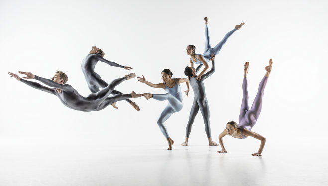 NDT2 Dancers photo Johan Persson
