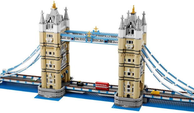 Building bridges: London out of Lego 