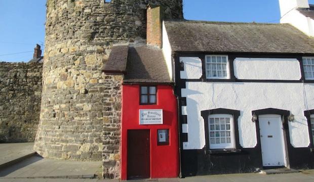 The Smallest House, Conwy 