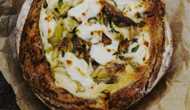 Picnic recipe: bread with leek and goat's cheese