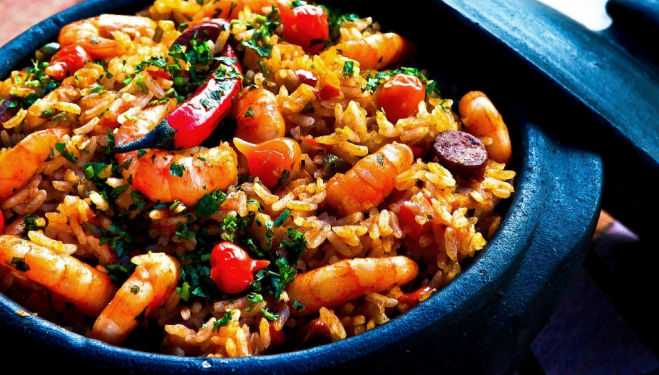 healthy autumn recipes: spicy paella with prawns