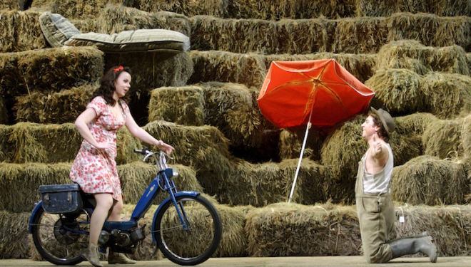 Covent Garden's L'Elisir d'Amore is a thoroughly Italian affair. Photograph: ROH/Catherine Ashmore