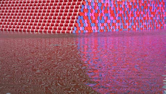 Christo and Jeanne-Claude  The London Mastaba, Serpentine Lake, Hyde Park, 2016-18  Photo: Wolfgang Volz  © 2018 Christo