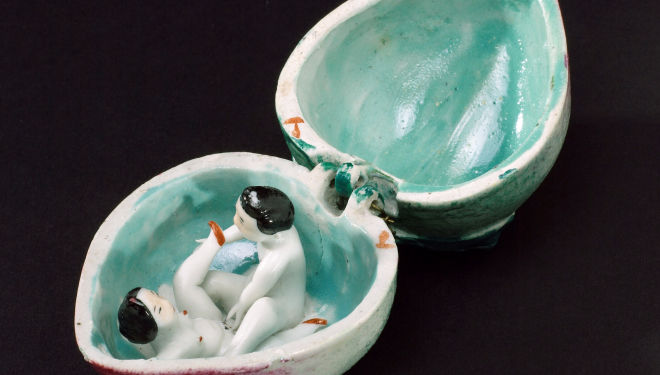 Porcelain fruit, hinged, contains male and female copulating, Oriental, (c) Science Museum, London and Wellcome Collection