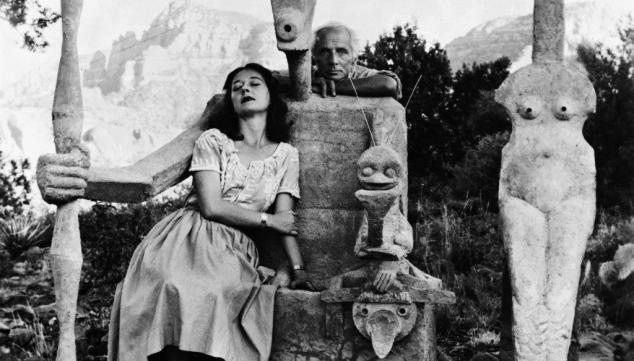 Dorothea Tanning and Max Ernst with his sculpture, Capricorn, 1947 © John Kasnetsis