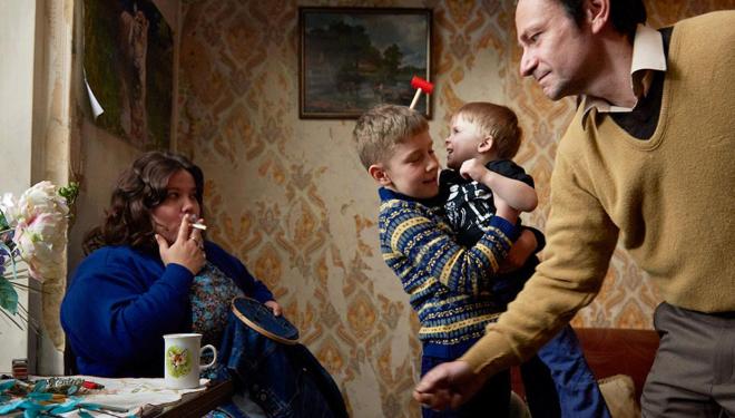 Photographer Richard Billingham returns home with intimate family portrait, Ray & Liz