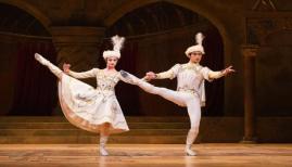 The Royal Ballet, Cristina Arestis, Ryoichi Hirano, Raymonda Act III, photo Tristram Kenton