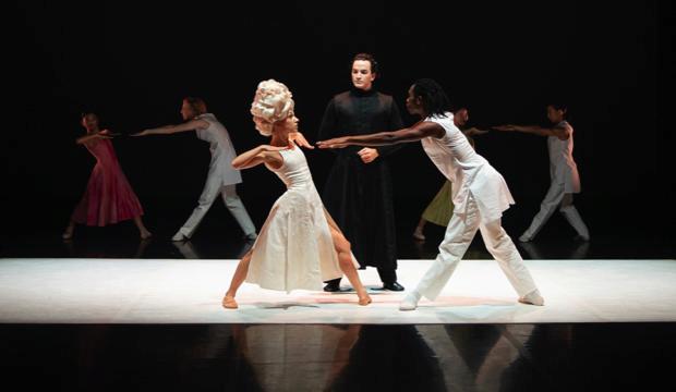 Antoinette Brooks-Daw, Javier Torres, Mlindi Kulashe with dancers of Northern Ballet in The Kingdom of Back, photo Emma Kauldhar