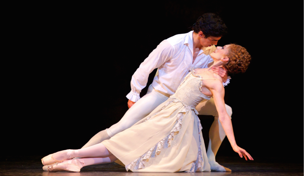 The Royal Ballet, Federico Bonelli and Marianela Nuñez in Manon (c) ROH 2014 Alice Pennefather