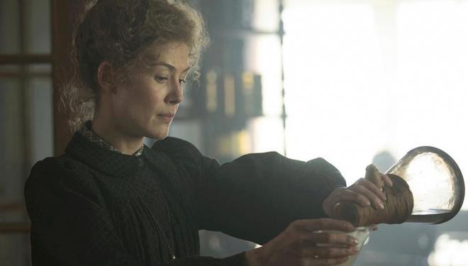 Rosamund Pike plays Marie Curie in upcoming biopic 