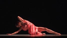 Viviana Durante Company, Isadora Now, Five Waltzes in the Manner of Isadora Duncan, dancer Begoña Cao, image David Scheinman