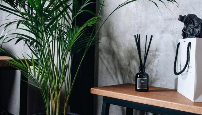 THE BEST HOME SCENTS TO PERK UP YOUR SPACE