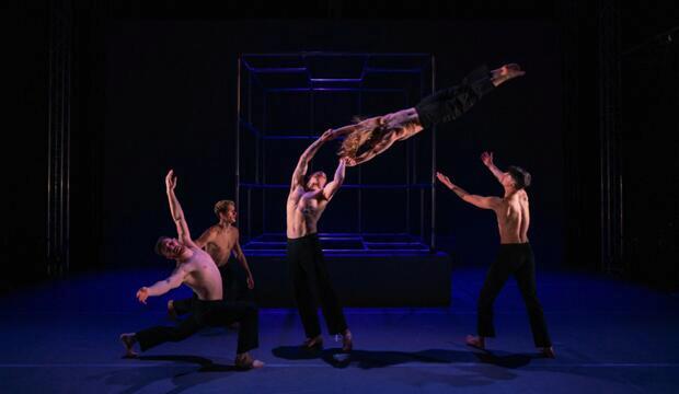 Review: Motionhouse, Nobody, Peacock Theatre