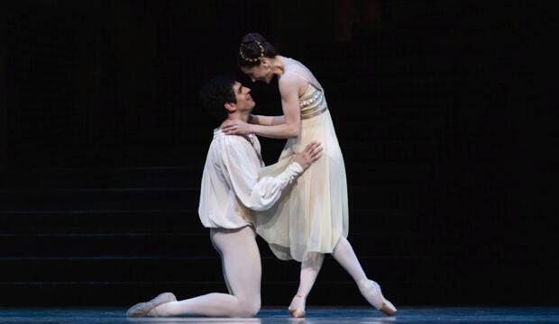 Federico Bonelli and Marianela Nuñez in Romeo and Juliet ©ROH 2021 Andrej Uspenski