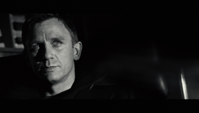 Daniel Craig returns to the screen as James Bond in 'Spectre'