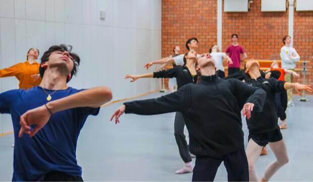 Dutch National Ballet Junior Company in rehearsal for Bloom © Altin Kaftira