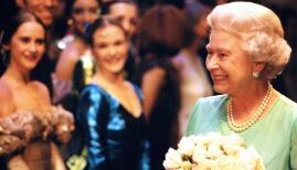 The Queen goes backstage at the Royal Ballet in 2002. Photo: Rob Moore/ROH