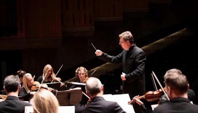 Ian Page conducts the Mozartists. Photo: Benjamin Ealovega