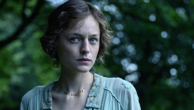 Emma Corrin in Lady Chatterley's Lover, Netflix (Photo: Netflix)