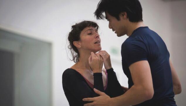 Laura Morera and Ryoichi Hirano rehearsing Kenneth MacMillan's Anastasia © ROH Photo: Alice Pennefather