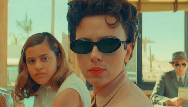 Grace Edwards and Scarlett Johansson in Asteroid City (Photo: Pop. 87 Productions/Focus Features)