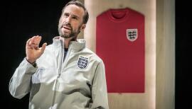 Joseph Fiennes (Gareth Southgate) in Dear England at the National Theatre. Photo: Marc Brenner
