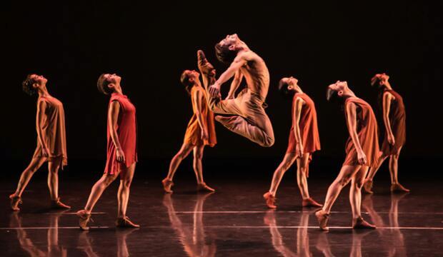 São Paulo Dance Company, Cassi Abranches's Agora.  Photo Camilo Munoz + Iari Davies