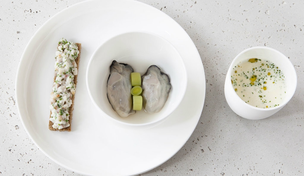 Chelsea Restaurant Elystan Street: Smoked mackerel veloute with Porthilly oysters, leek harts and smoked eel toast