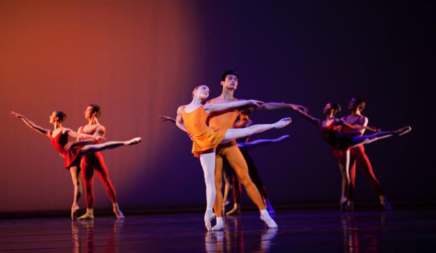 Ryoichi Hirano, Sarah Lamb and artists of The Royal Ballet in Concerto (c) ROH Tristram Kenton 2010