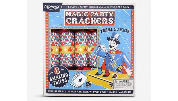 Knallbonbons 8 Merry Christmas Silver Christmas Crackers with Magic Tricks by Crackers Ltd
