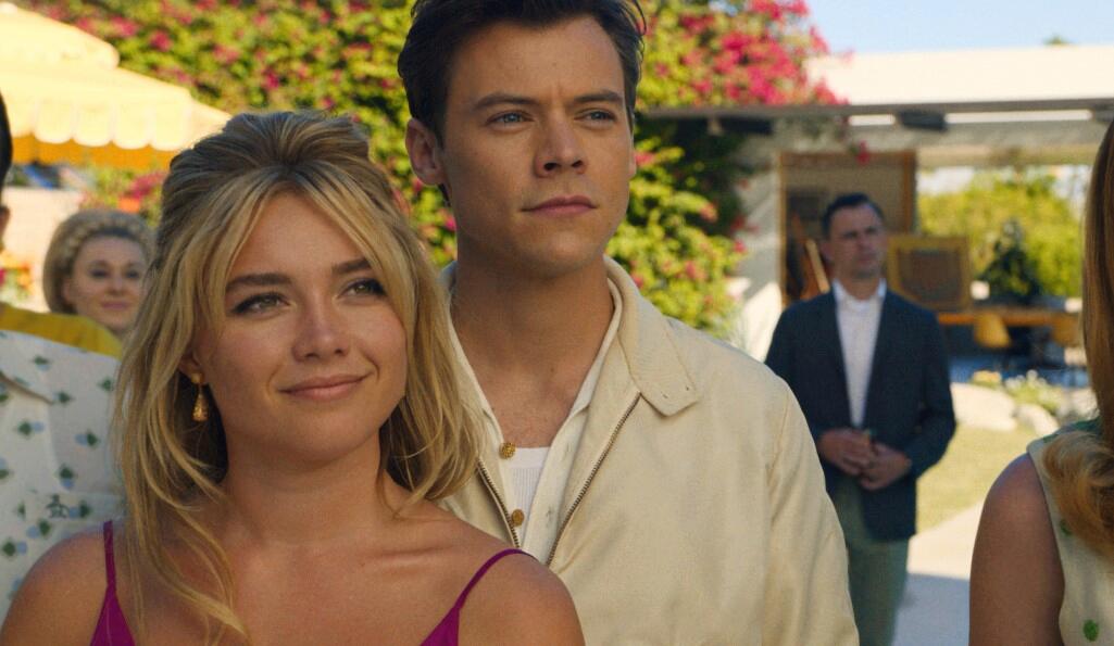 Florence Pugh and Harry Styles in Don't Worry Darling (Photo: Warner Bros.)