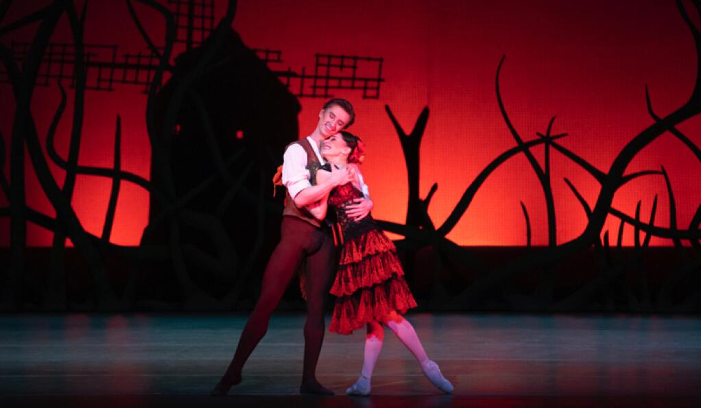 The Royal Ballet, Marianela Núñez and Vadim Muntagirov in Don Quixote © 2019 ROH. Photo: Andrej Uspenski